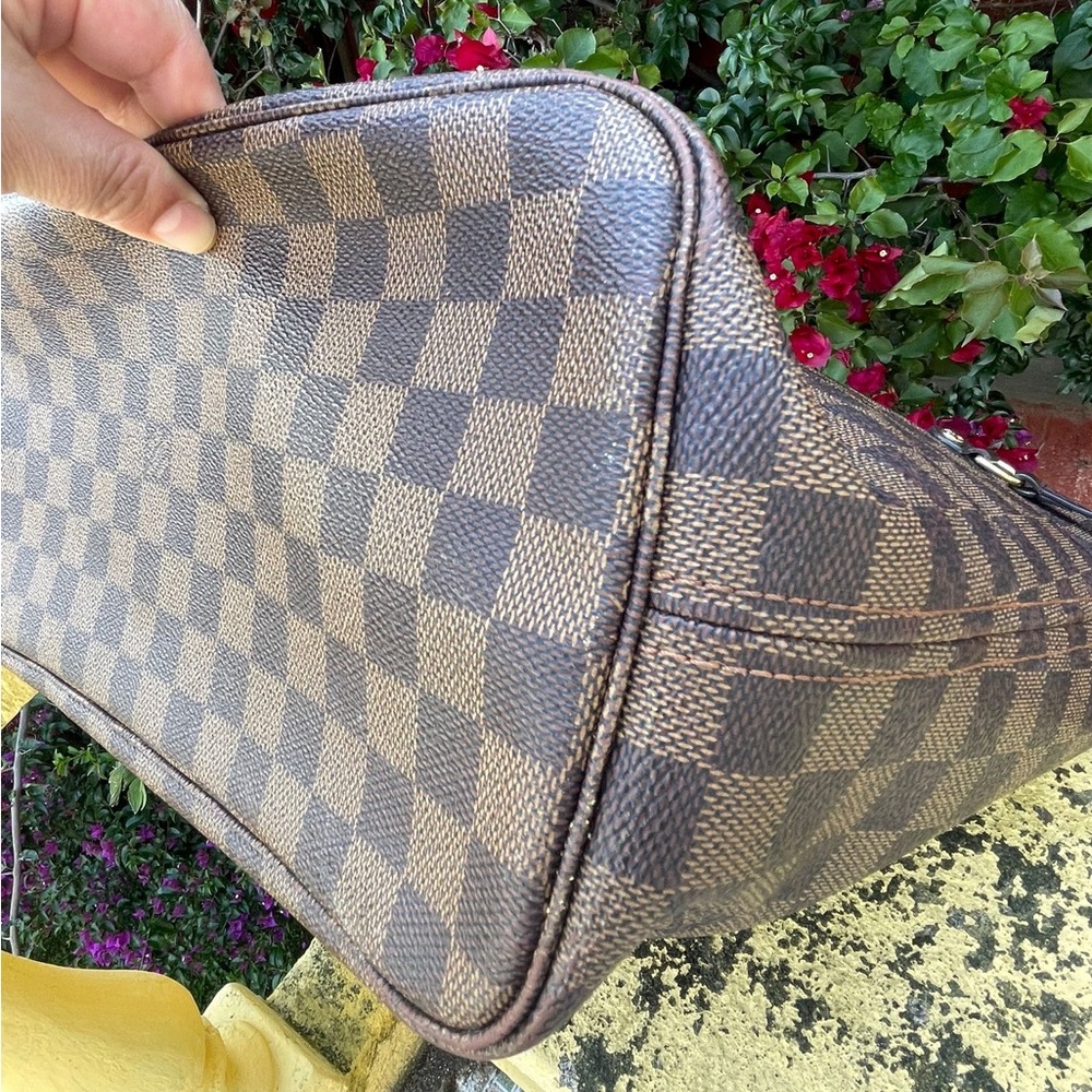 LOUIS VUITTON AUTHENTIC DAMIER EBENE GM - Picture 10 of 15